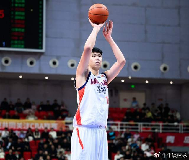 10投狂砍21分11板4帽！这才是CBA顶级大中锋，广州靠他冲击季后赛|男篮|广州男篮|徐昕|南京同曦|赛季_新浪体育_新浪新闻